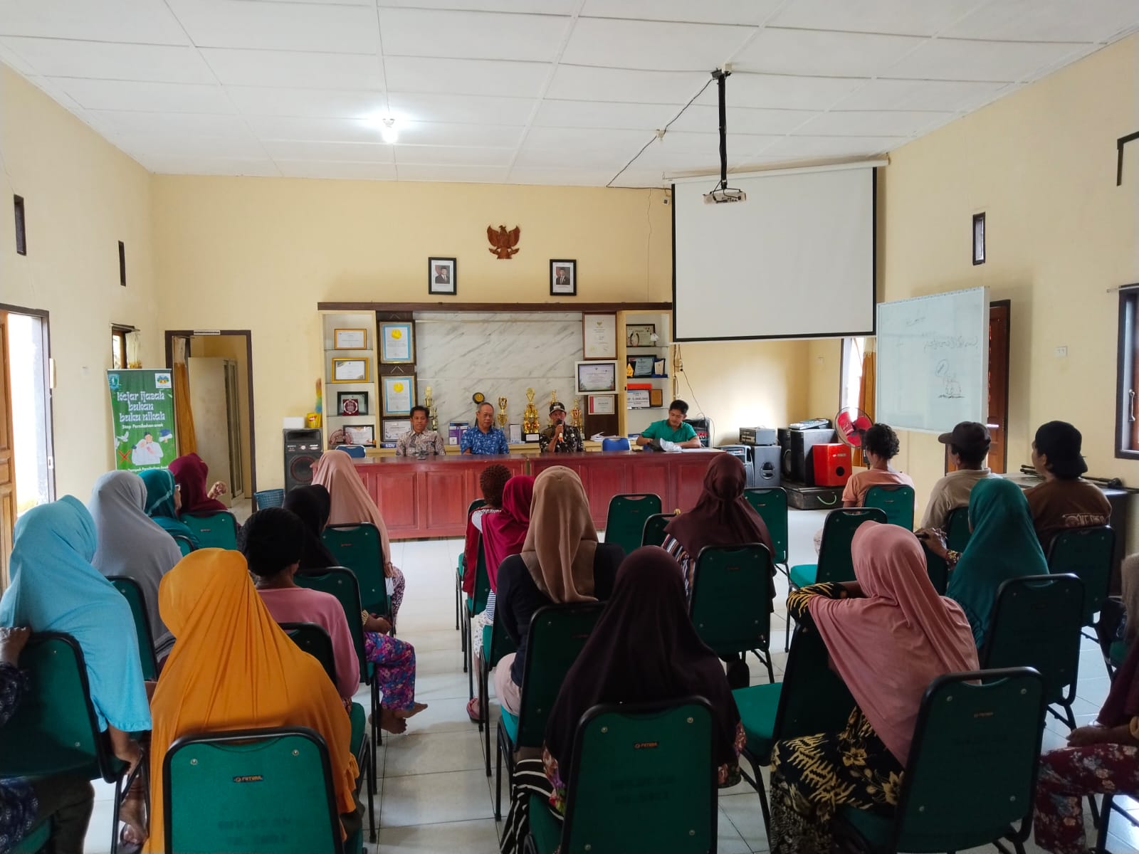 Pembagian BLT Tahap XII Desa Selat Nasik